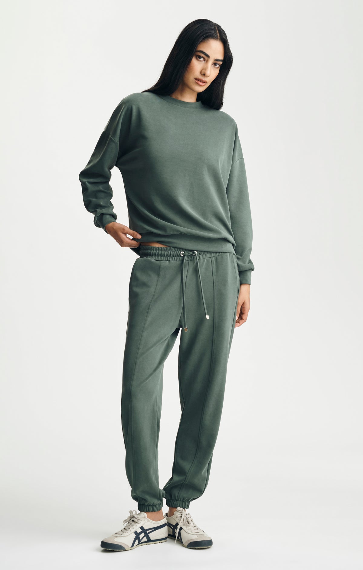 LUXE TOUCH TENCEL™ SWEATSHIRT IN CLIMBING IVY - Mavi Jeans