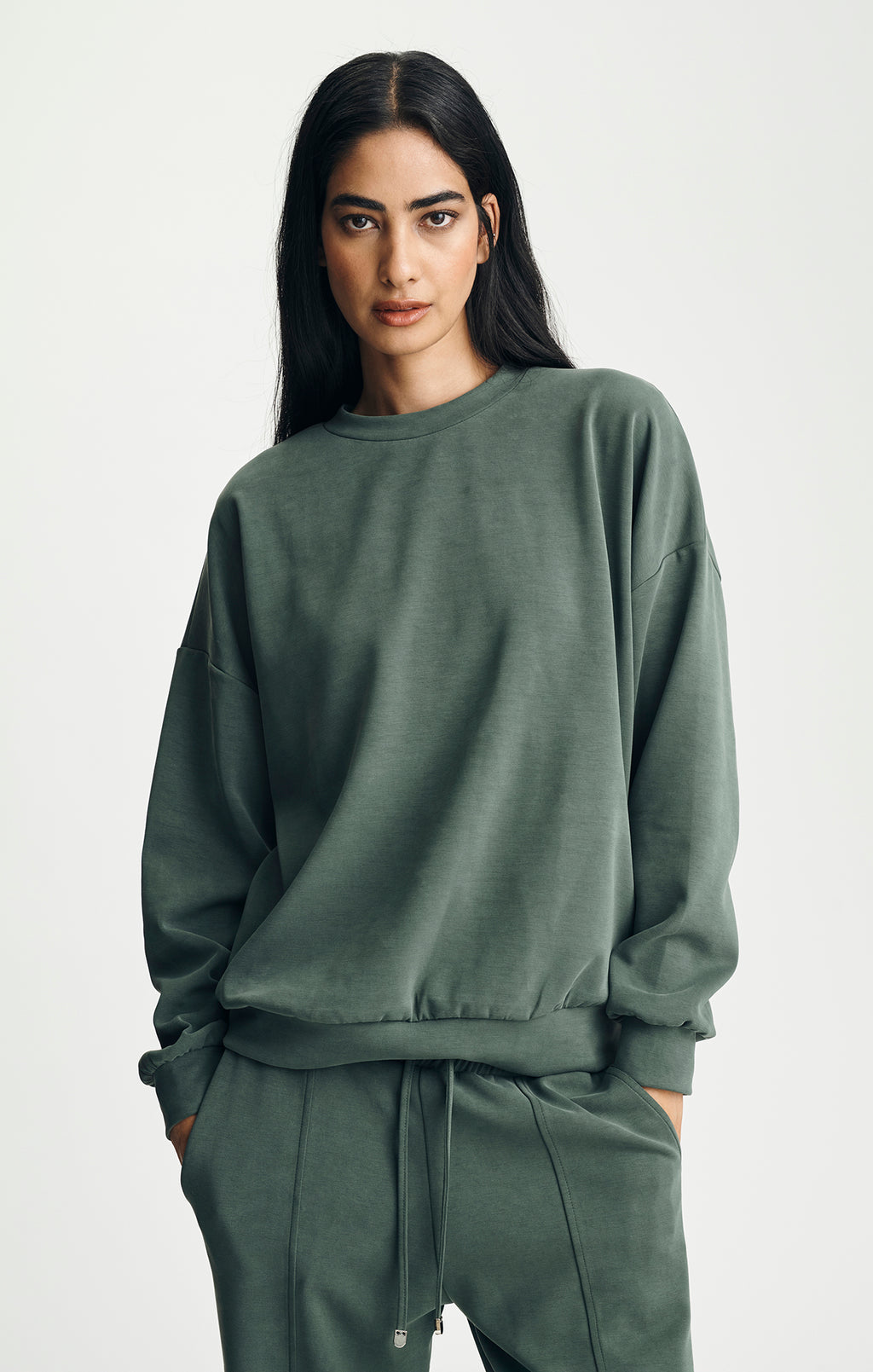 LUXE TOUCH TENCEL™ SWEATSHIRT IN CLIMBING IVY - Mavi Jeans