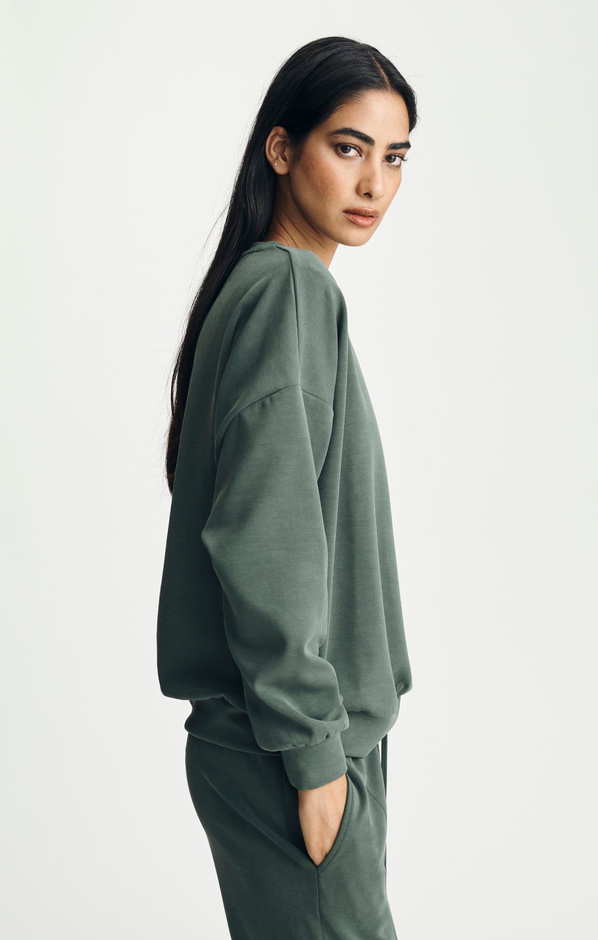 LUXE TOUCH TENCEL™ SWEATSHIRT IN CLIMBING IVY - Mavi Jeans