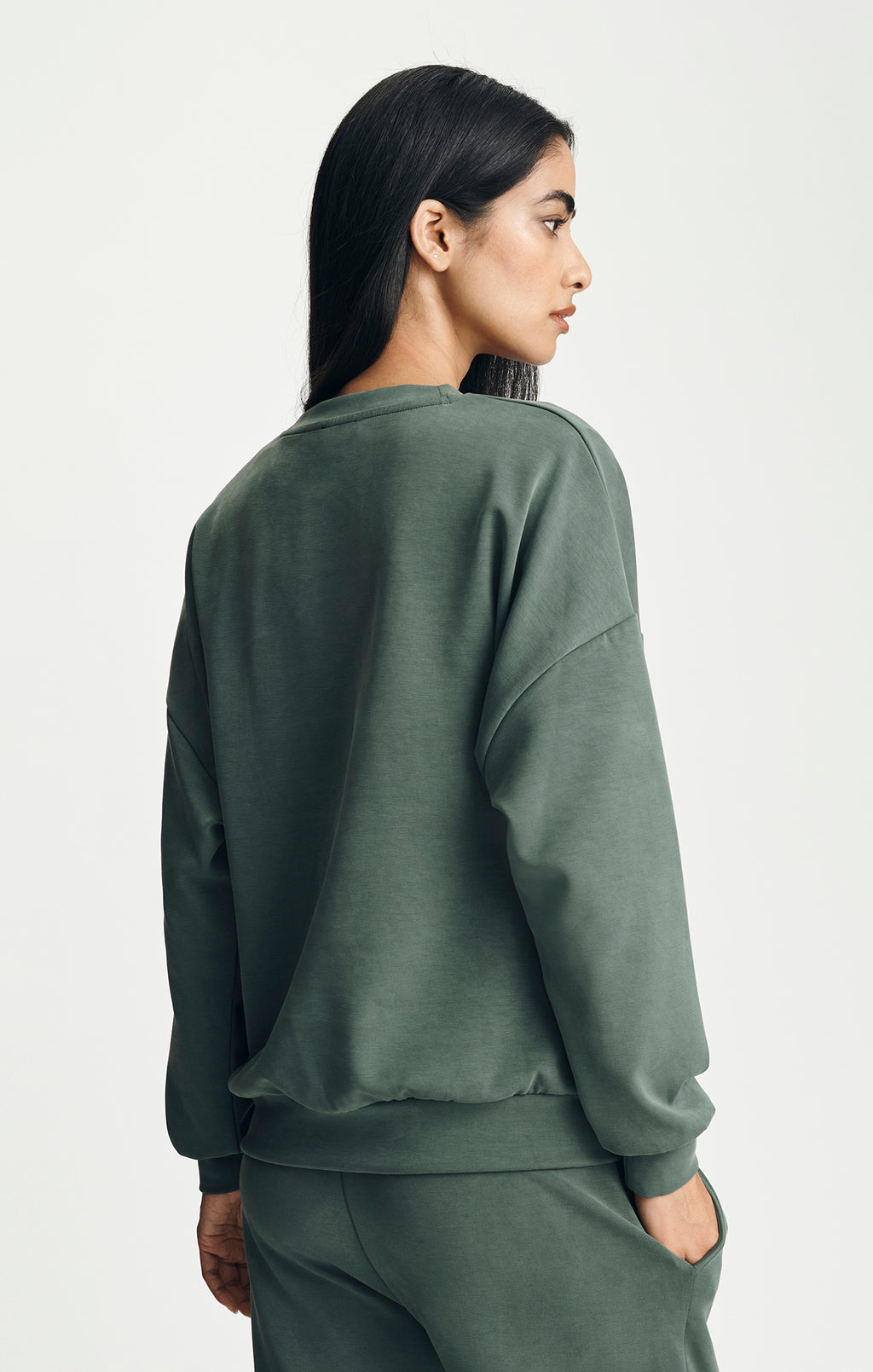 LUXE TOUCH TENCEL™ SWEATSHIRT IN CLIMBING IVY - Mavi Jeans