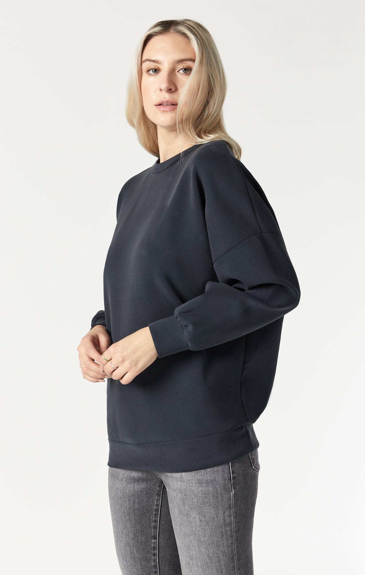 LUXE TOUCH TENCEL™ SWEATSHIRT IN BLACK - Mavi Jeans