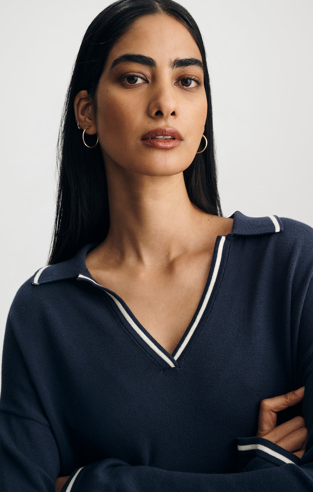 TIPPED JOHNNY COLLAR SWEATER IN NAVAL ACADEMY - Mavi Jeans