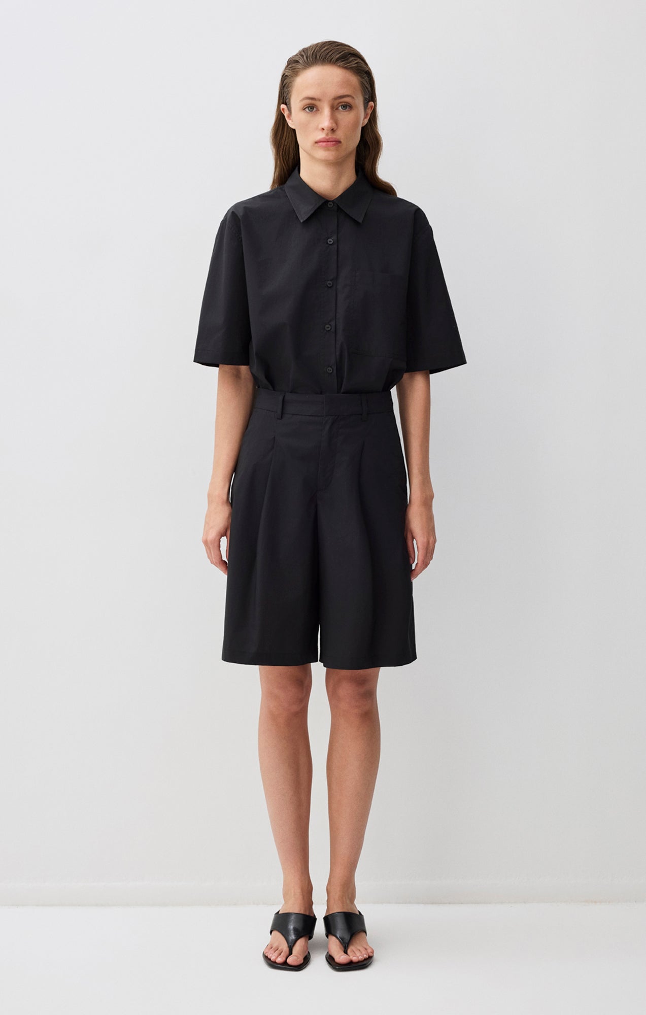 PLEATED SHORTS IN BLACK - Mavi Jeans