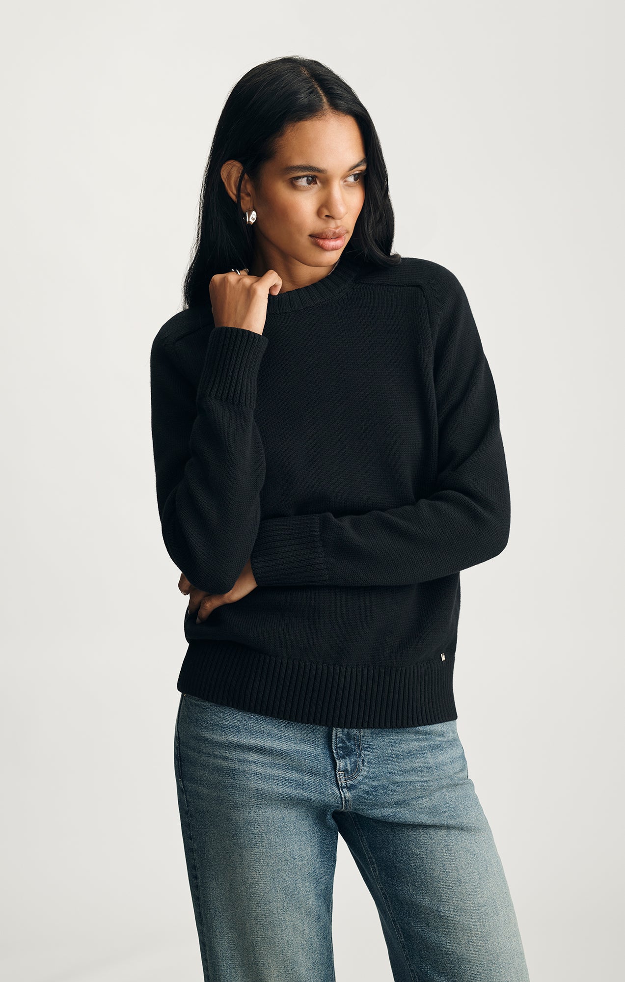 CREW NECK SWEATER IN BLACK