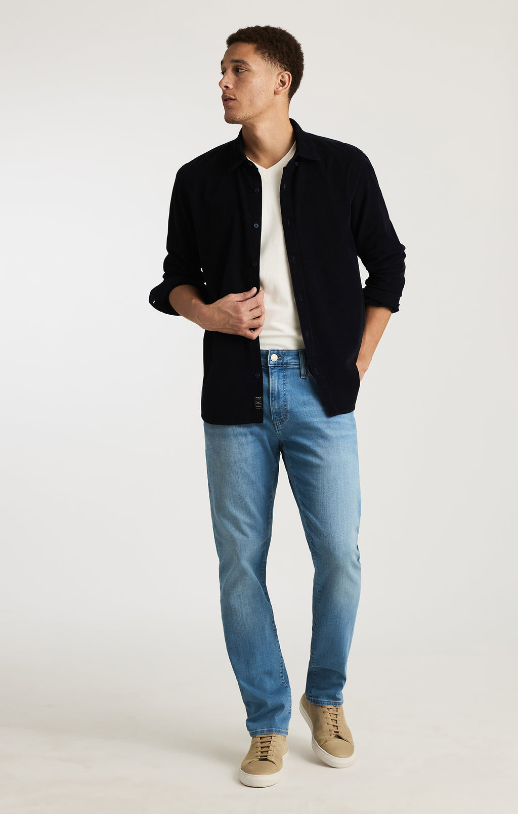 LONG SLEEVE BUTTON-UP SHIRT IN DARK SAPPHIRE