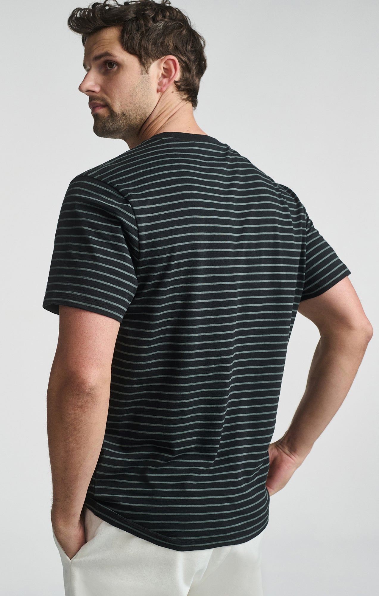 STRIPED SHORT SLEEVE CREW NECK T-SHIRT IN JET BLACK - Mavi Jeans