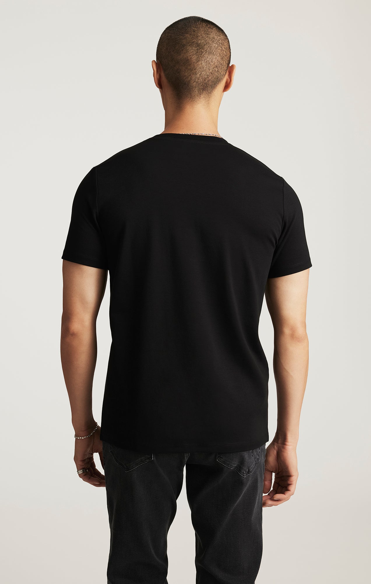 EDITION V-NECK T-SHIRT IN BLACK - Mavi Jeans
