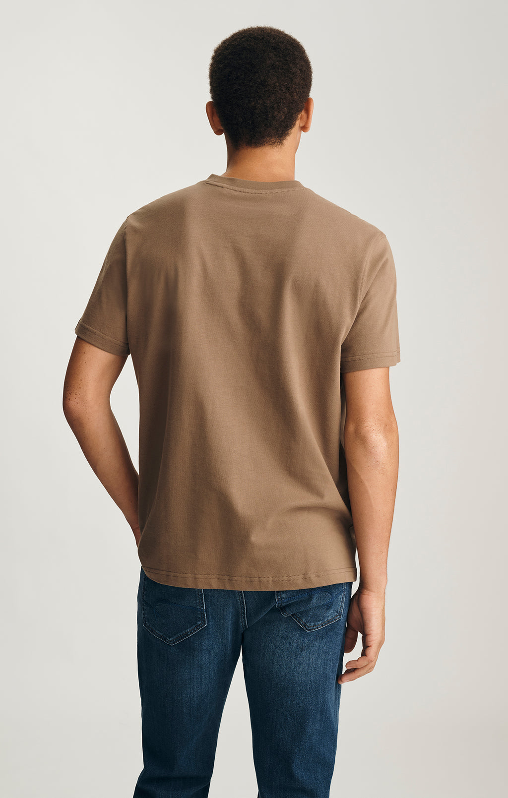 BASIC SHORT SLEEVE T-SHIRT IN SHITAKE