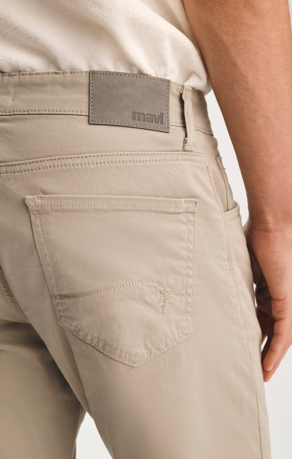 MATT RELAXED STRAIGHT LEG IN SILVER CASUAL TWILL - Mavi Jeans