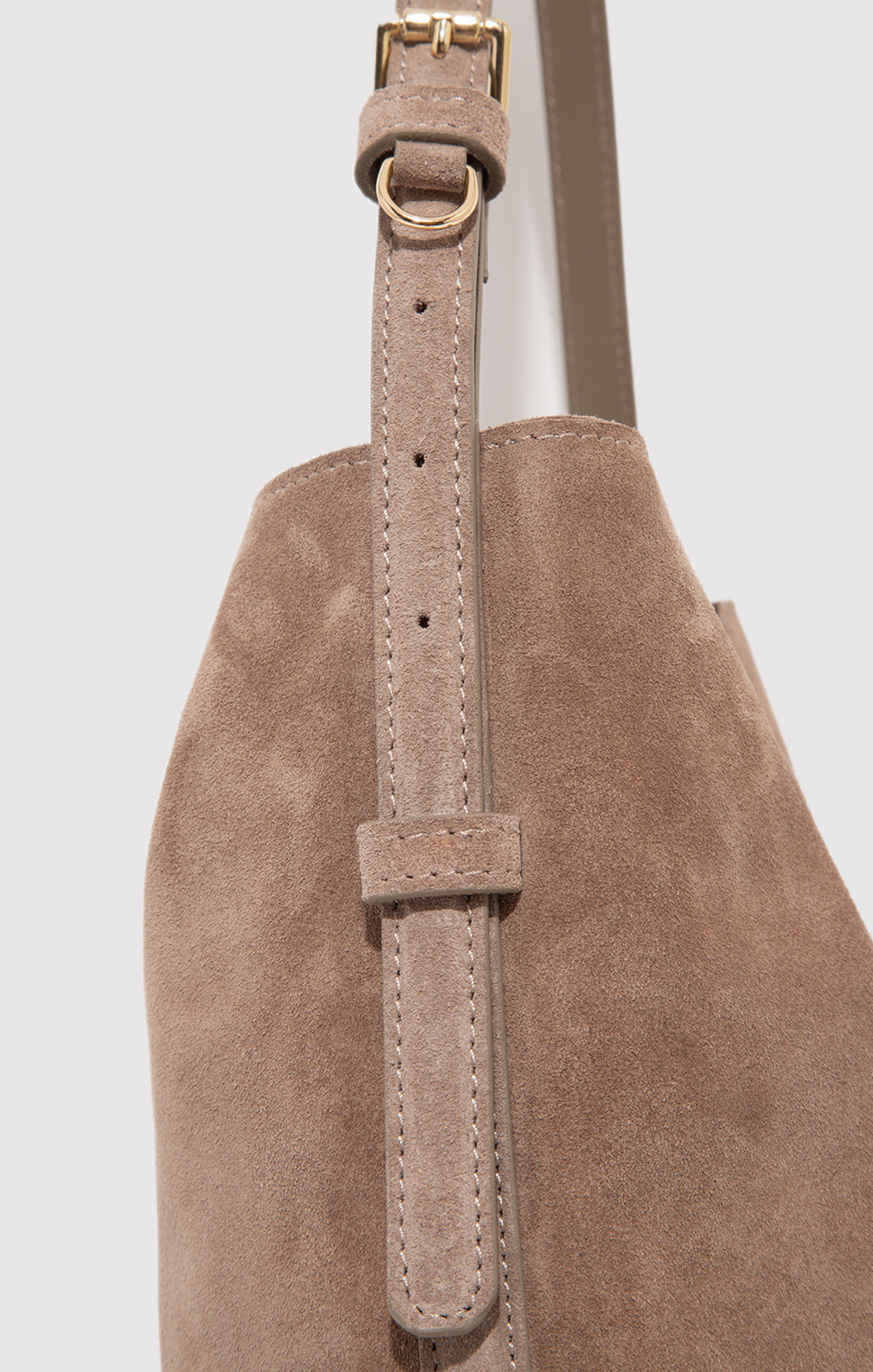 SUEDE BUCKET BAG IN SILVER MINK