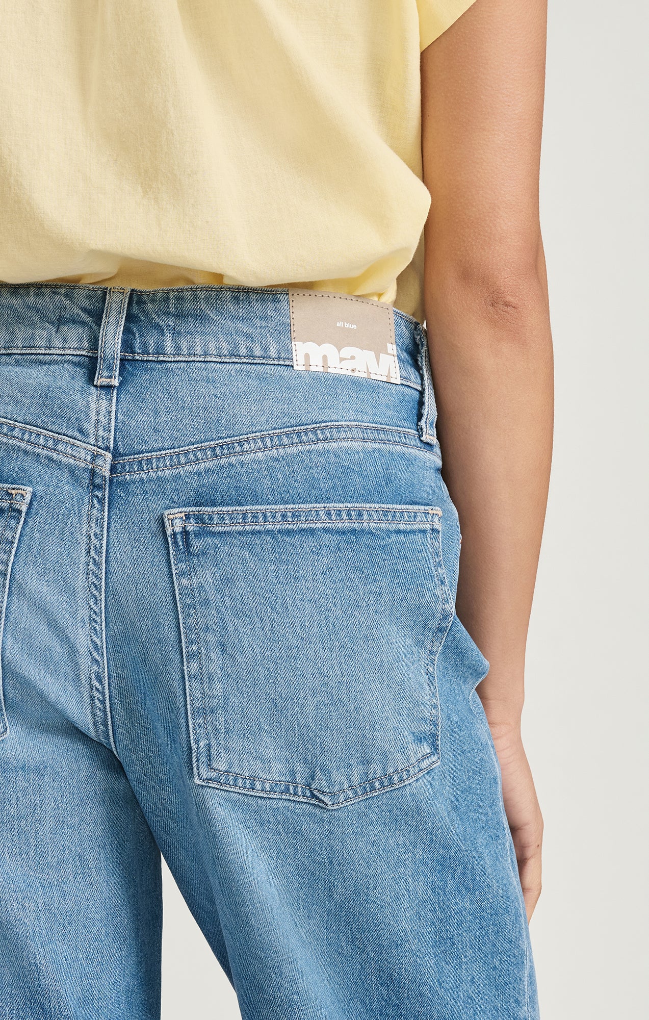 NICA CROPPED BARREL IN LIGHT BRUSHED CLASSIC BLUE - Mavi Jeans