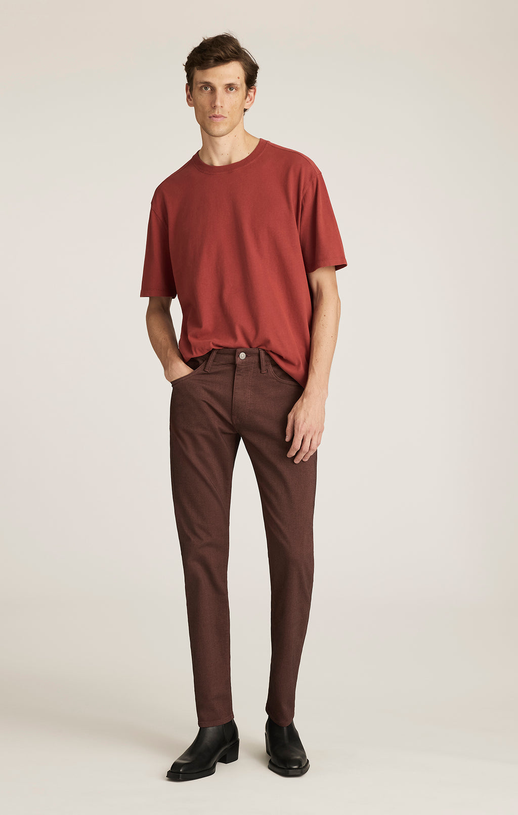 SHORT SLEEVE CREW NECK T-SHIRT IN BARN RED - Mavi Jeans