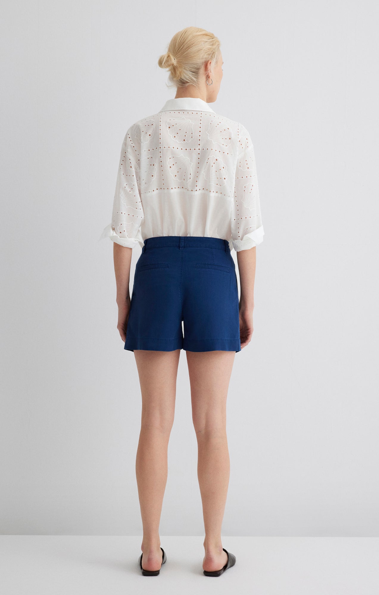 PLEATED TENCEL™ SHORTS IN LIGHT INDIGO - Mavi Jeans