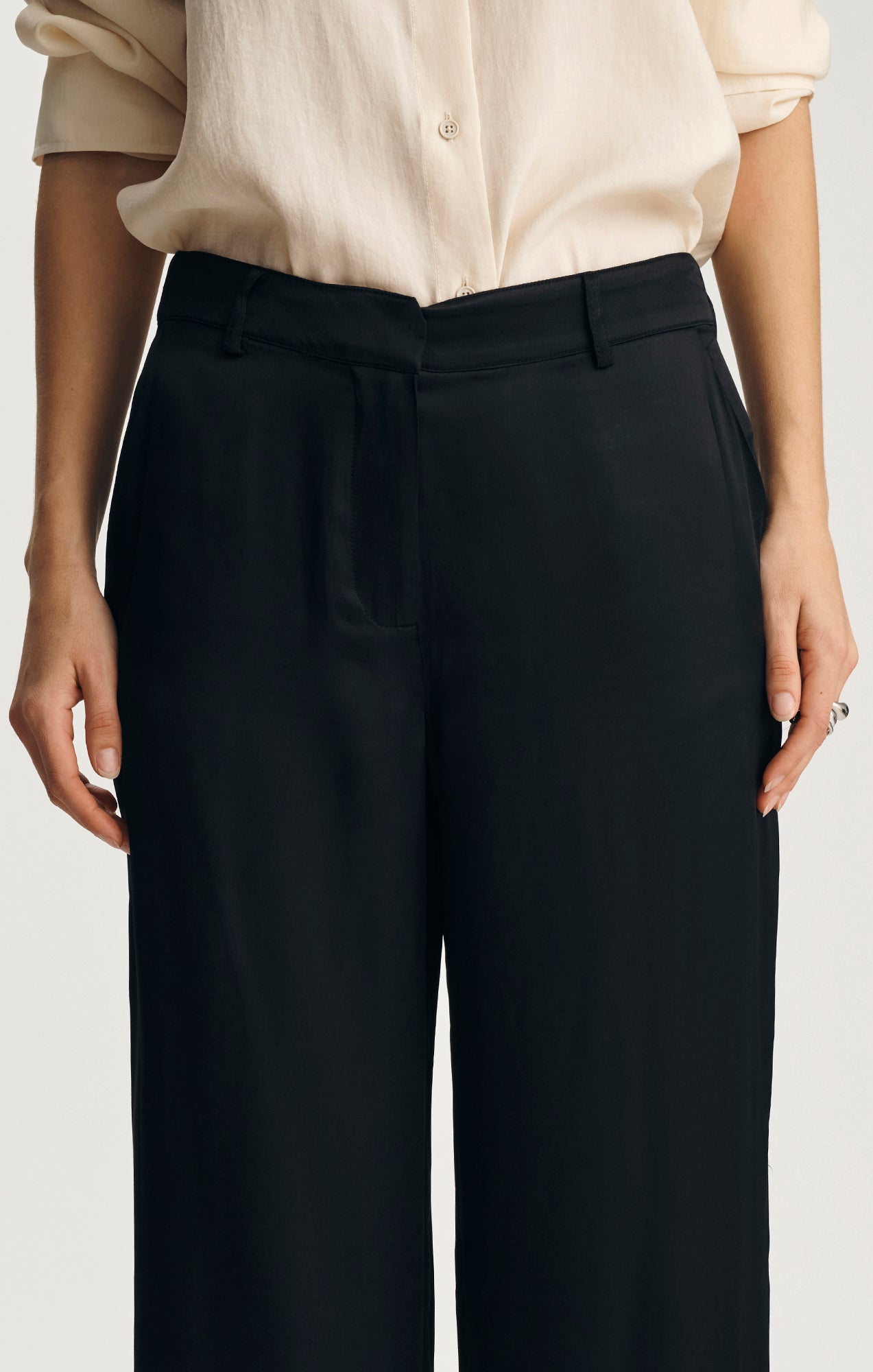 SATIN WIDE LEG PANTS IN BLACK