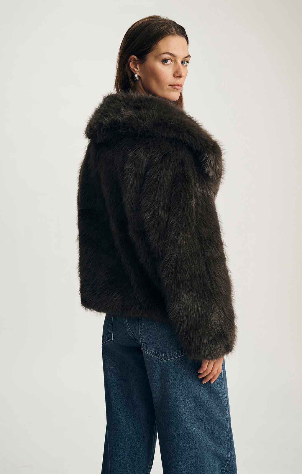 FAUX FUR SHORT JACKET IN TURKISH COFFEE