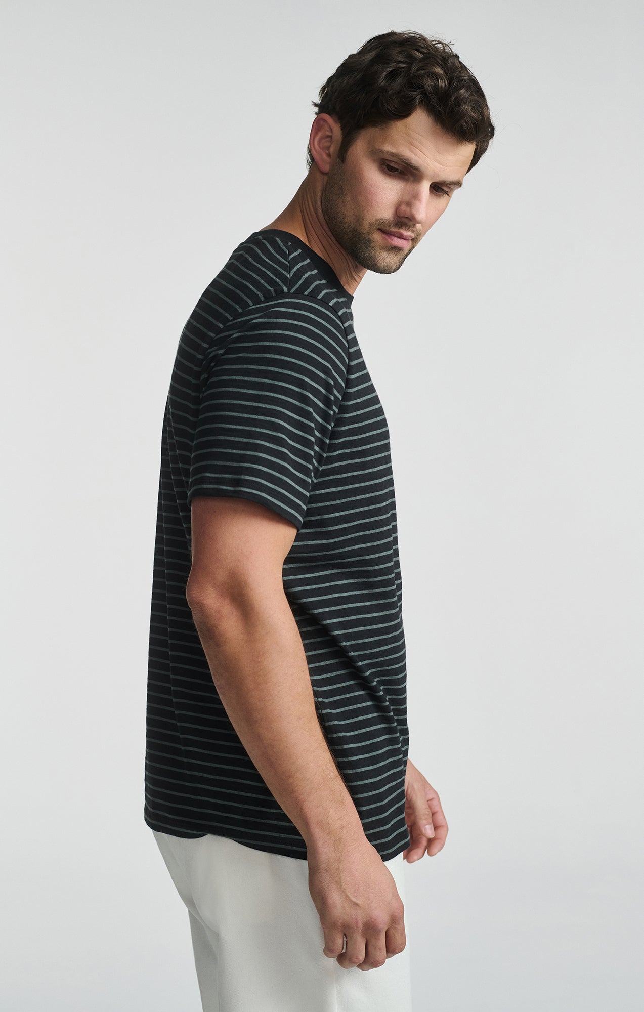 STRIPED SHORT SLEEVE CREW NECK T-SHIRT IN JET BLACK - Mavi Jeans