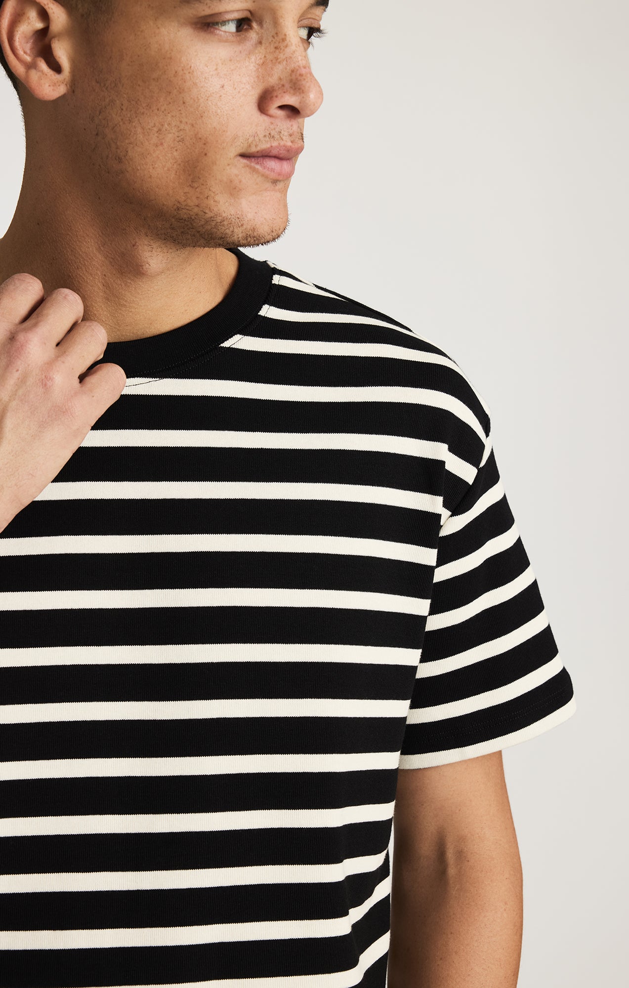 STRIPED SHORT SLEEVE CREW NECK T-SHIRT IN ANTIQUE WHITE