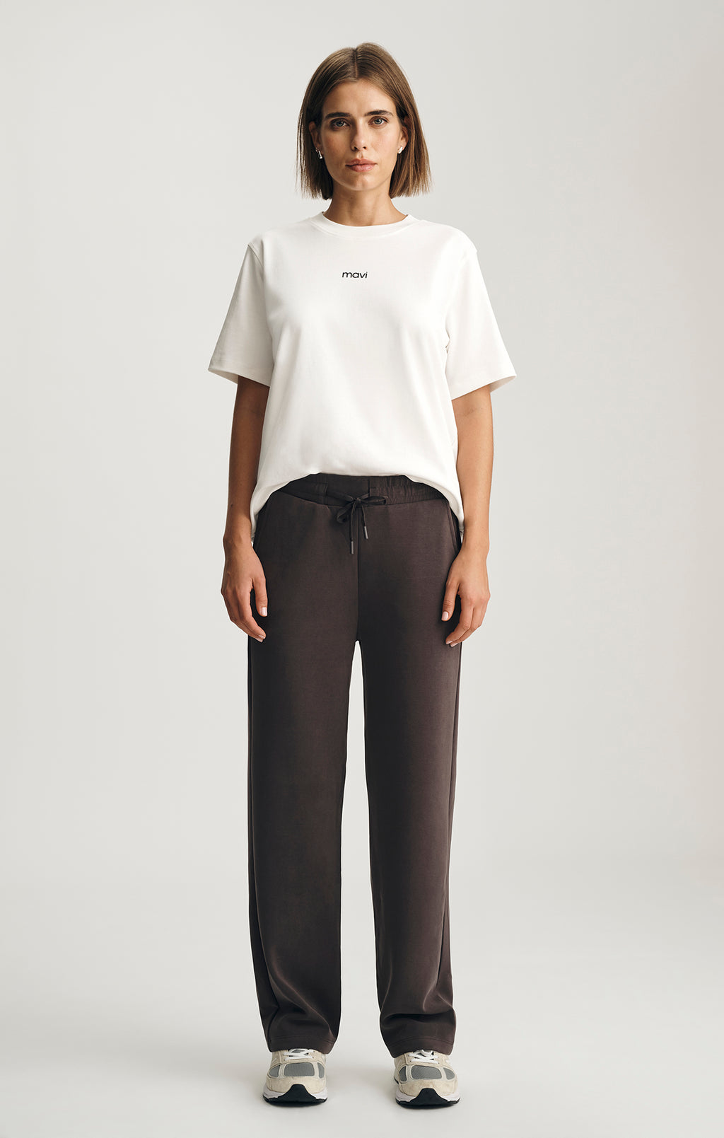 SPORTY LUXE TENCEL™ STRAIGHT LEG PANTS IN COFFEE BEAN