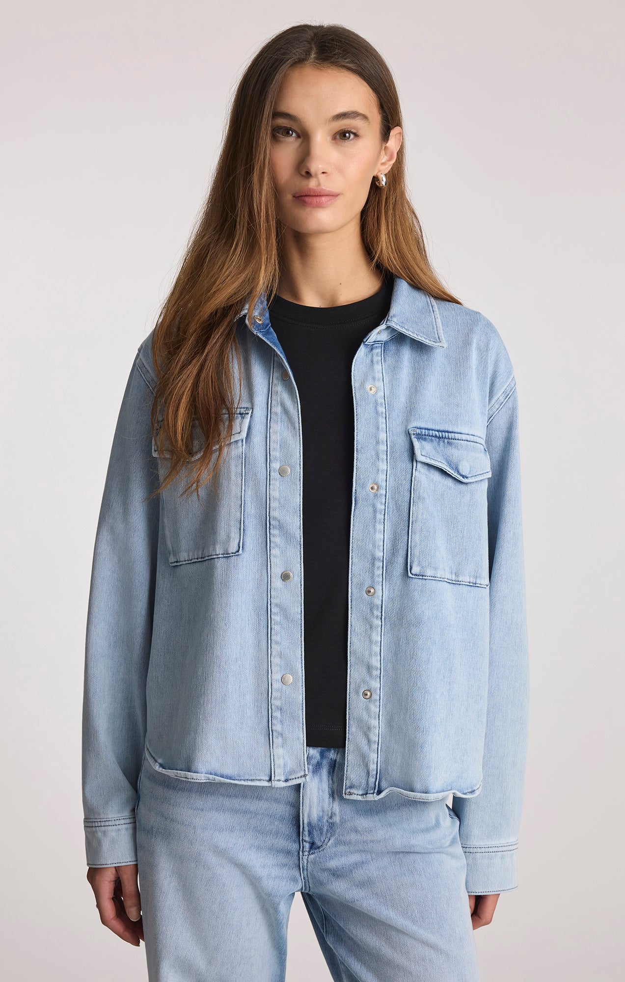TIA DENIM SHIRT IN LIGHT MOVE
