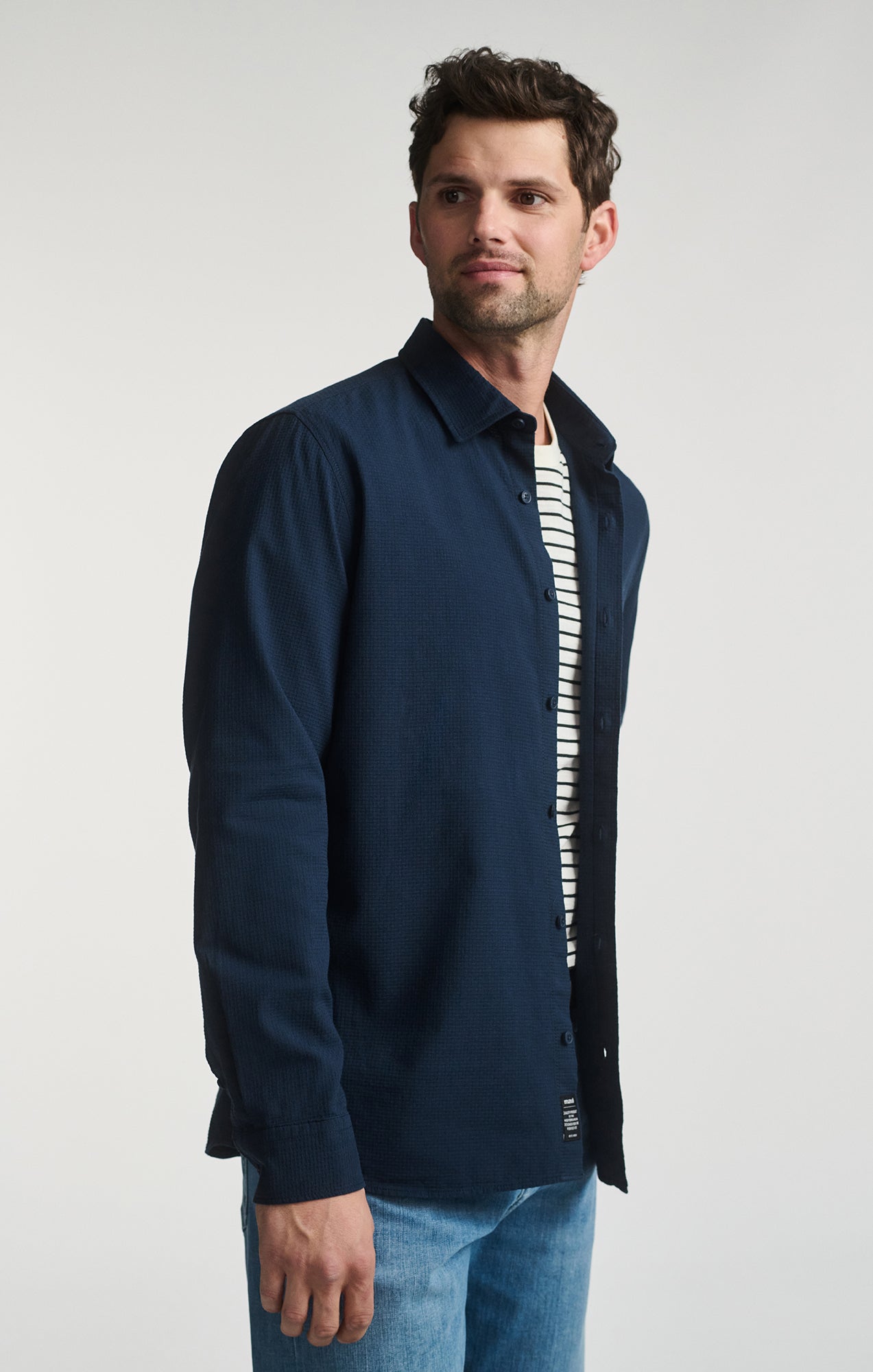LONG SLEEVE BUTTON-UP SHIRT IN BLACK IRIS - Mavi Jeans