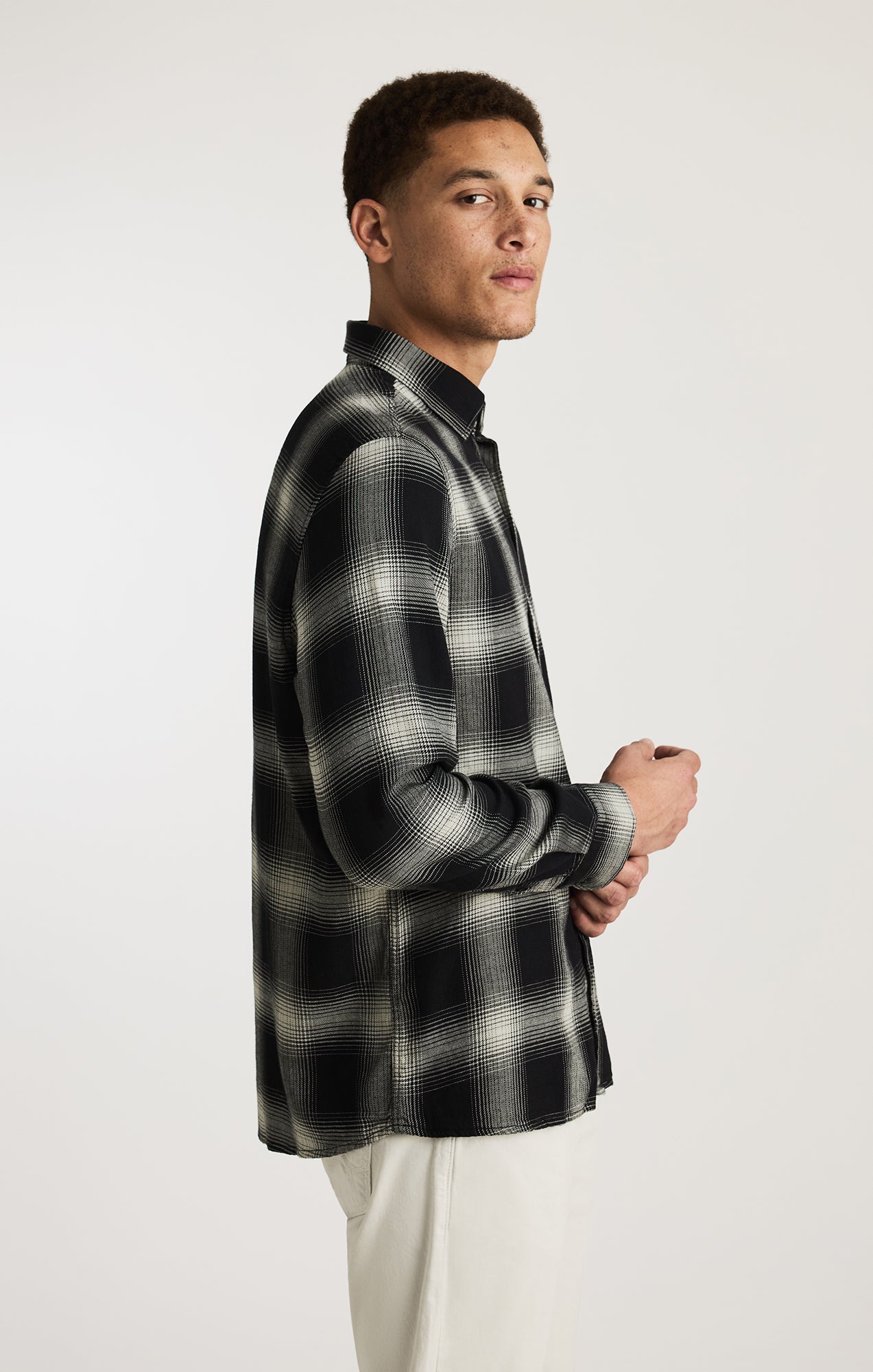 PLAID LONG SLEEVE BUTTON-UP SHIRT IN BLACK CHECK