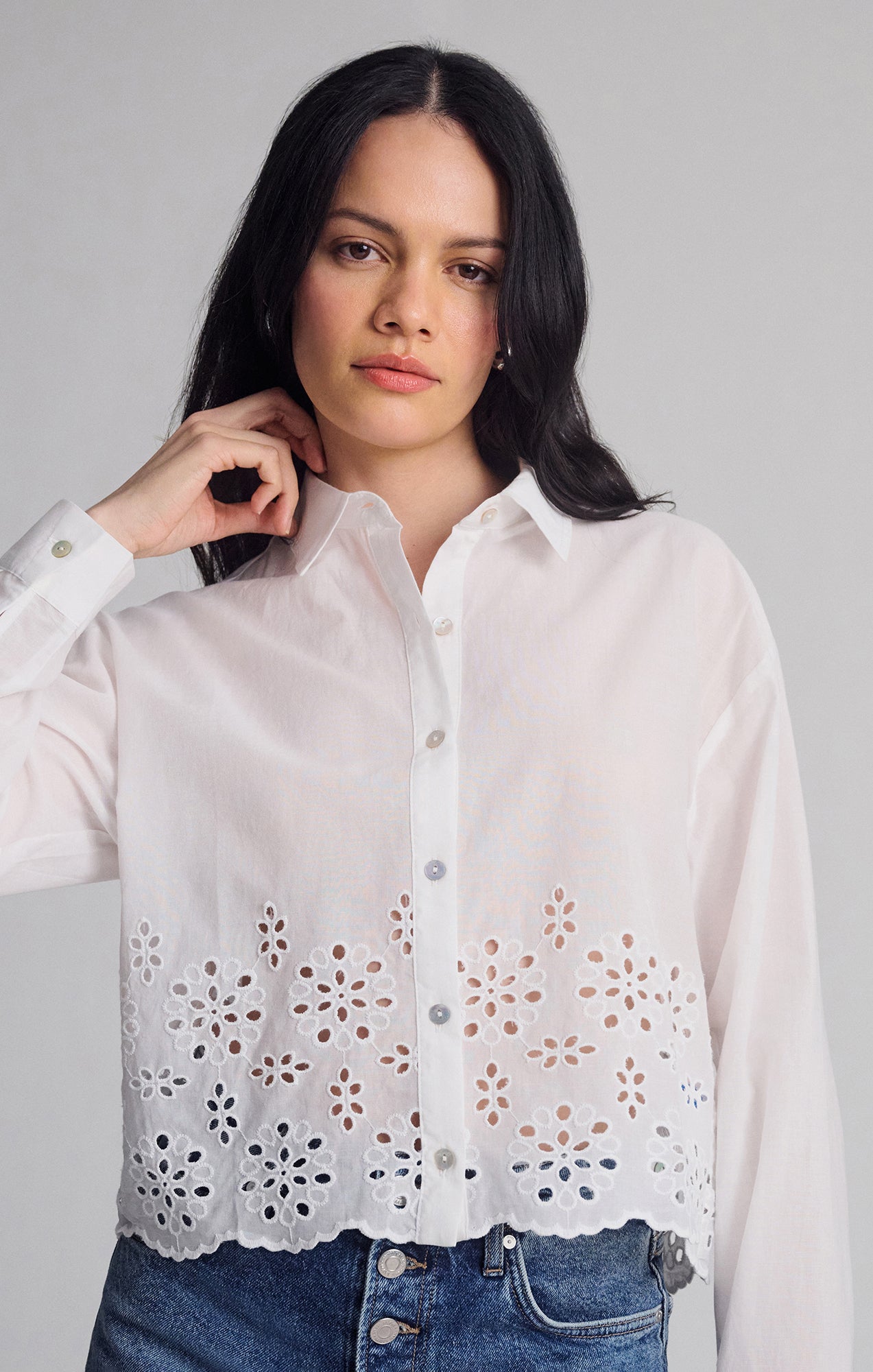 CROPPED EYELET EMBROIDERY SHIRT IN WHITE - Mavi Jeans