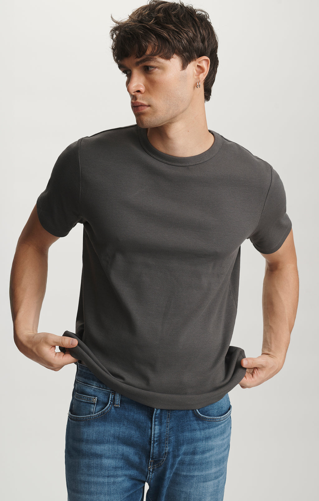 RIBBED SHORT SLEEVE CREW NECK T-SHIRT IN RAVEN