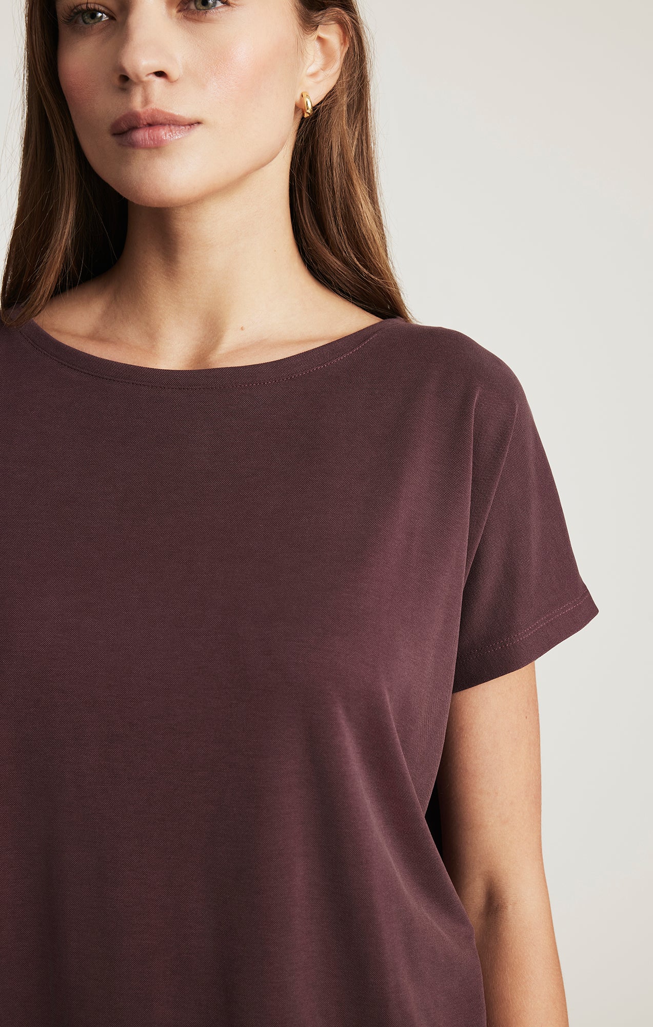 LUXE TOUCH TENCEL™ BOAT NECK T-SHIRT IN DECADENT CHOCOLATE - Mavi Jeans