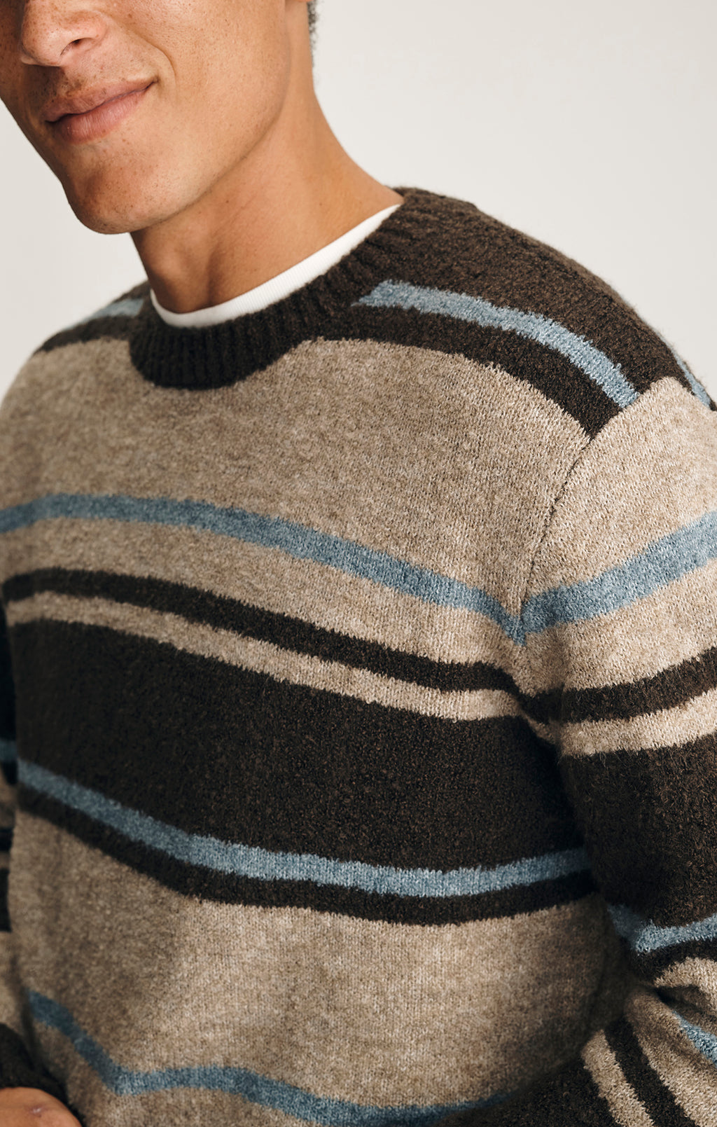STRIPED CREW NECK SWEATER IN SEAL BROWN