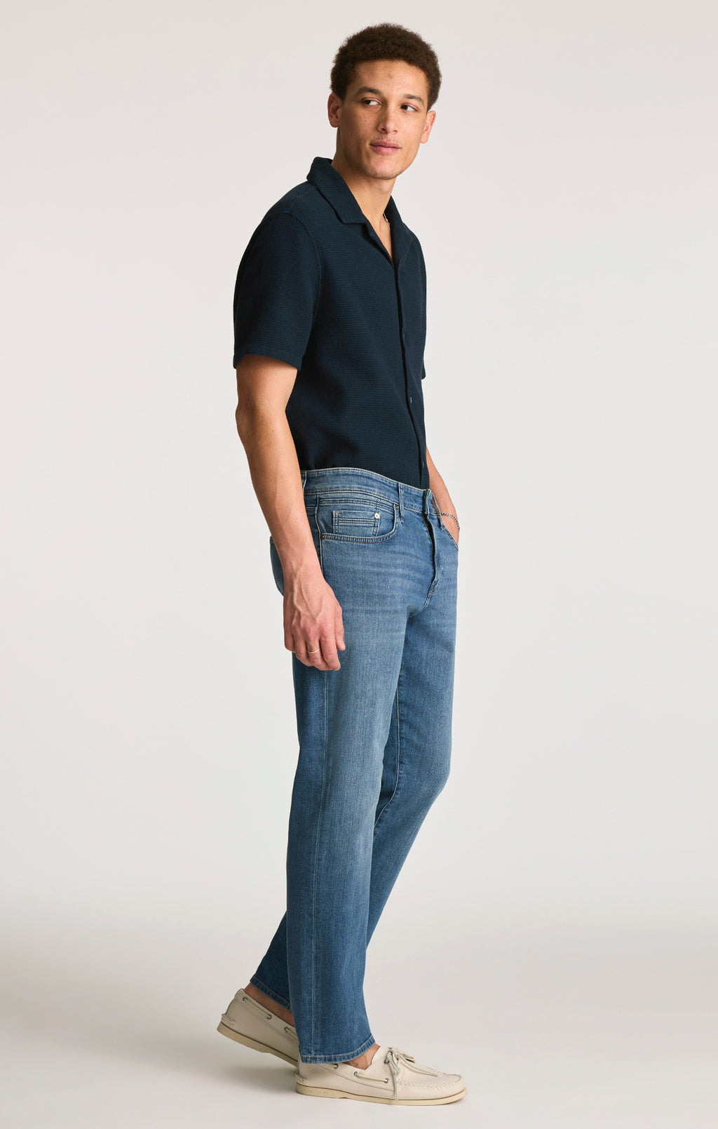 MATT RELAXED STRAIGHT LEG IN MID INDIGO BRUSHED WILLIAMSBURG