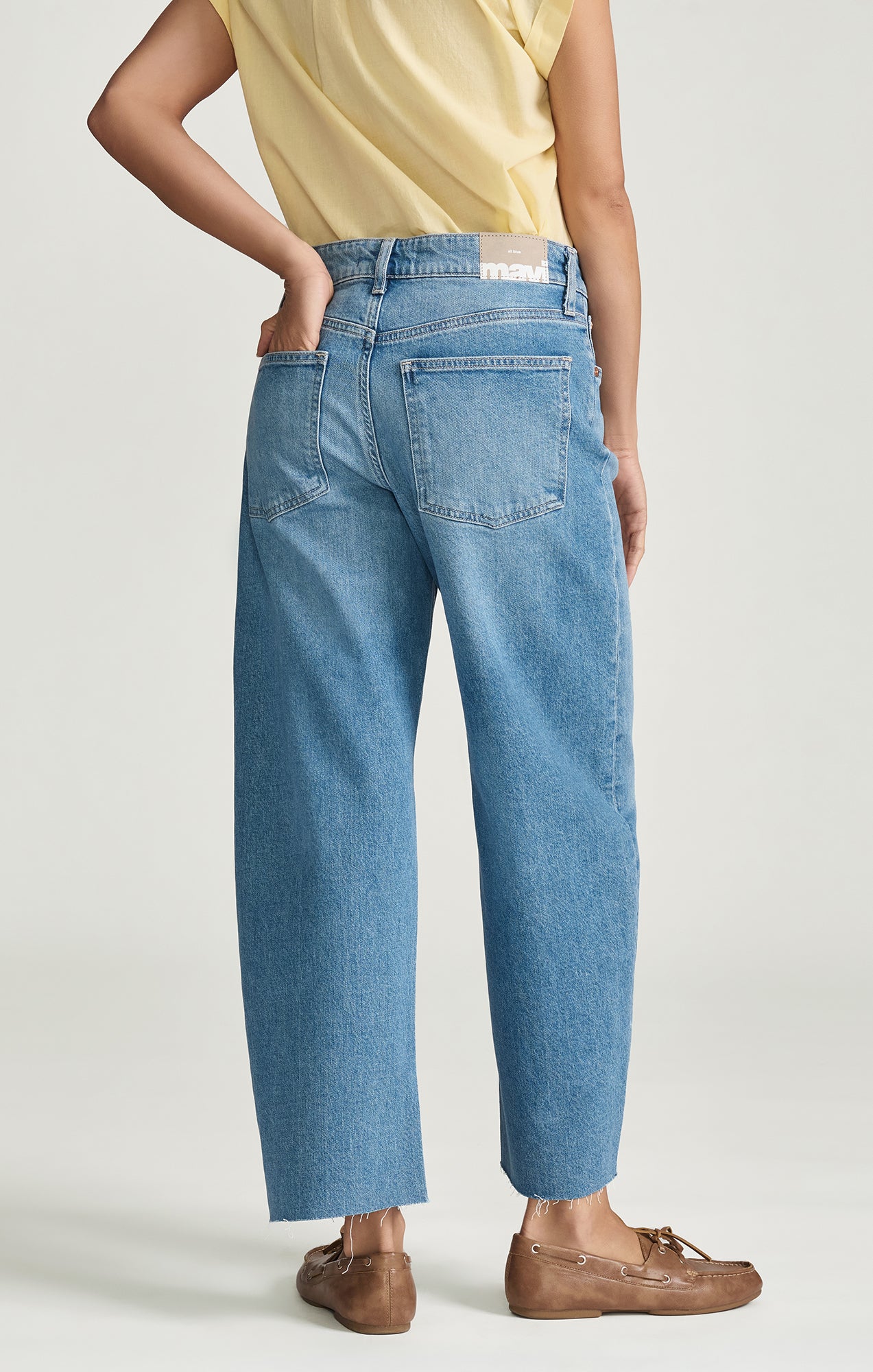 NICA CROPPED BARREL IN LIGHT BRUSHED CLASSIC BLUE - Mavi Jeans