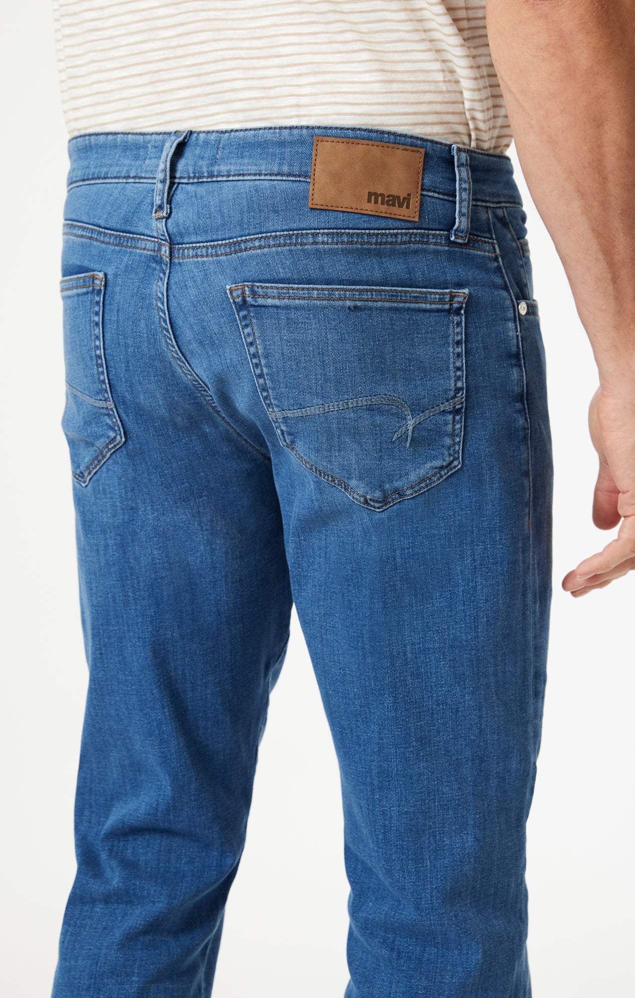 MATT RELAXED STRAIGHT LEG IN MID BRUSHED FEATHER BLUE - Mavi Jeans