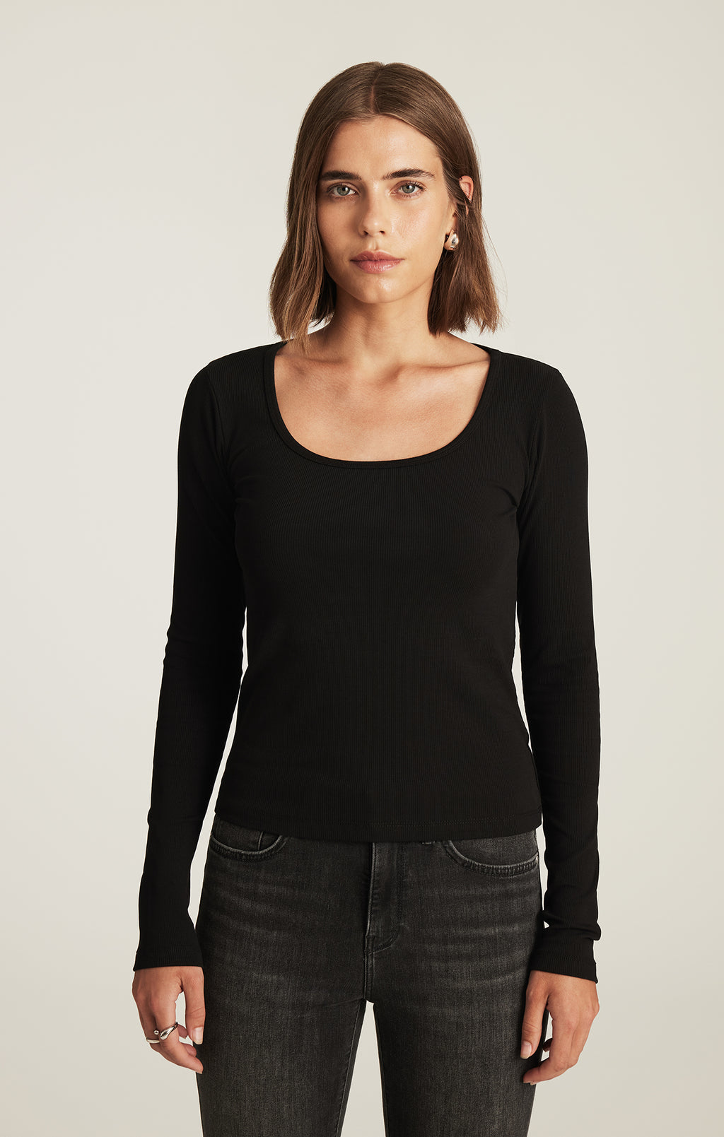 BASIC SQUARE NECK T-SHIRT IN BLACK