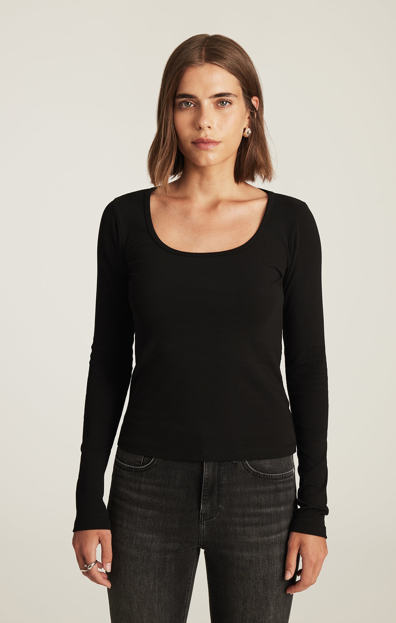BASIC SQUARE NECK T-SHIRT IN BLACK