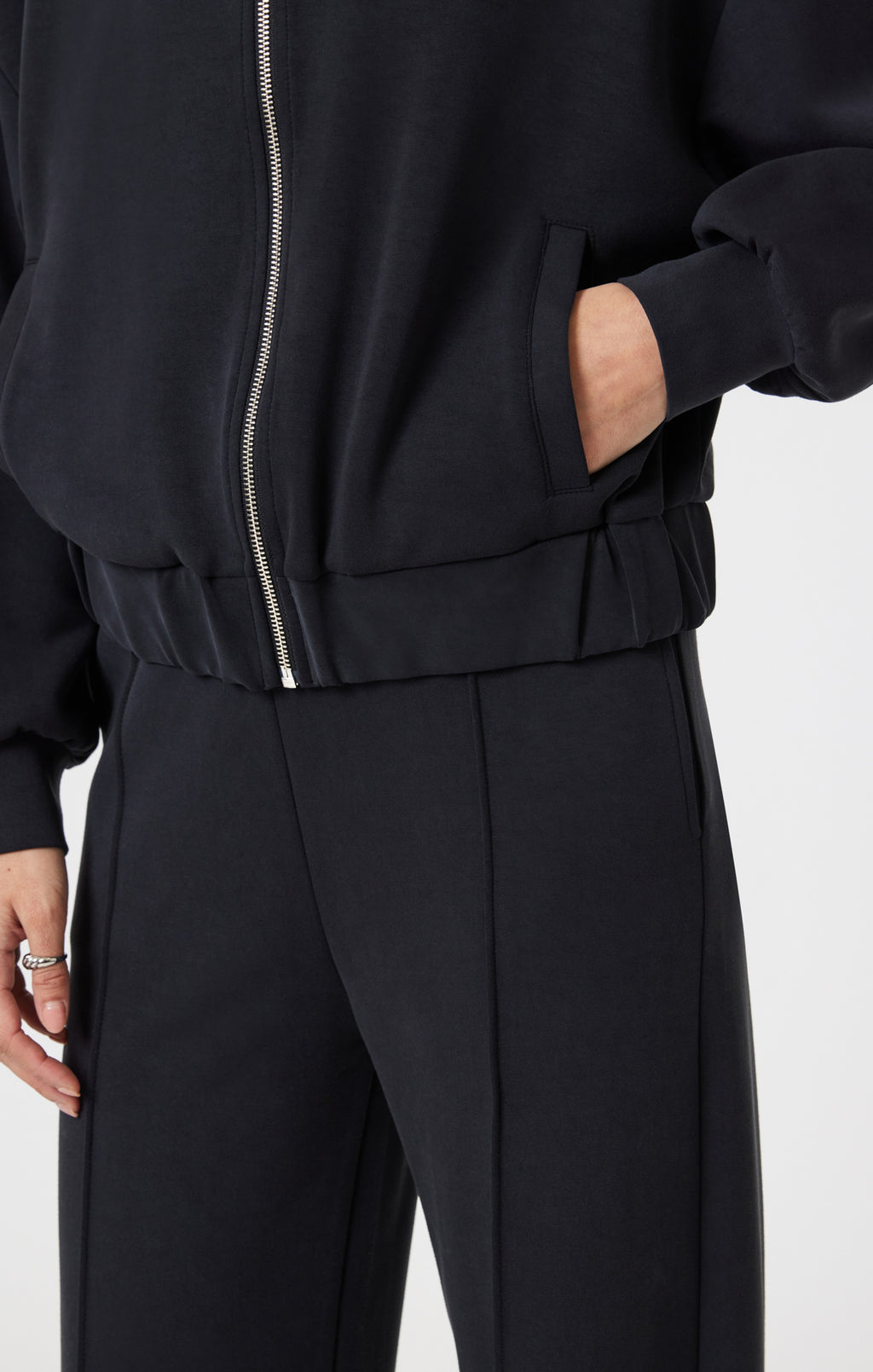 SPORTY LUXE TENCEL™ FULL ZIP SWEATSHIRT IN BLACK - Mavi Jeans