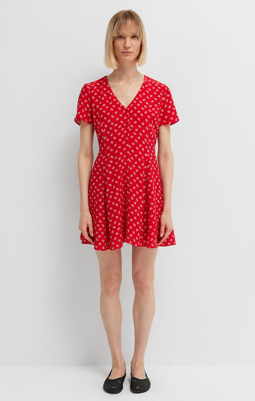 BUTTON-FRONT MINI DRESS IN URBAN RED PETAL PRINT