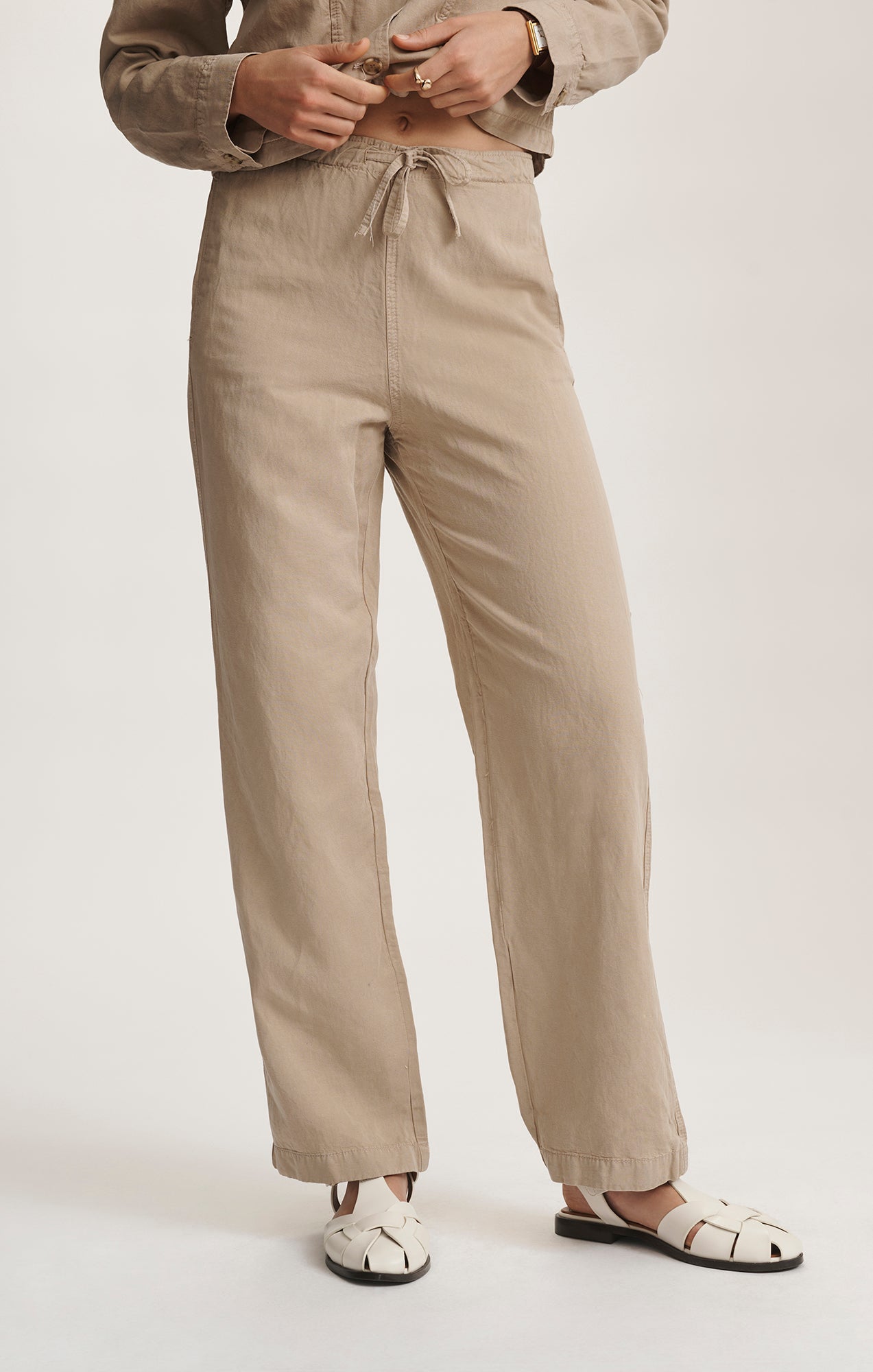 STRAIGHT LEG TENCEL™ PANTS IN CHINCHILLA - Mavi Jeans