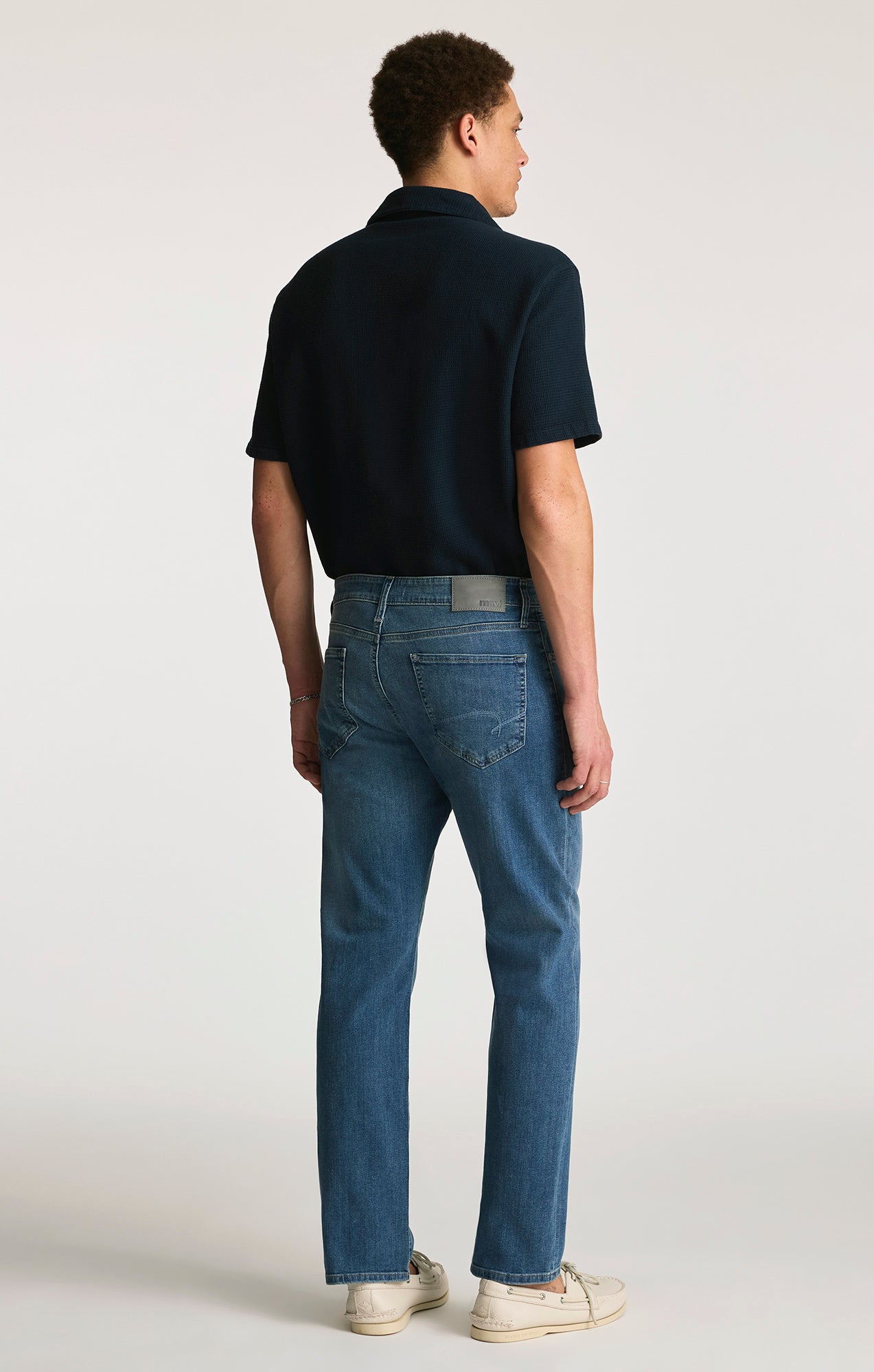 MATT RELAXED STRAIGHT LEG IN MID INDIGO BRUSHED WILLIAMSBURG