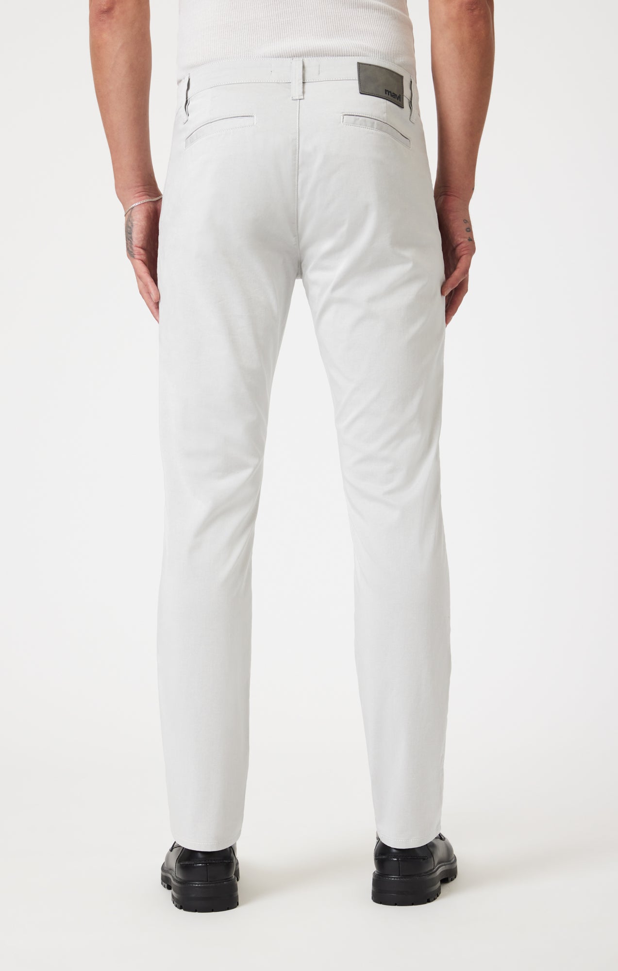 MILTON SLIM STRAIGHT CHINO PANTS IN STONE CITY SMART - Mavi Jeans