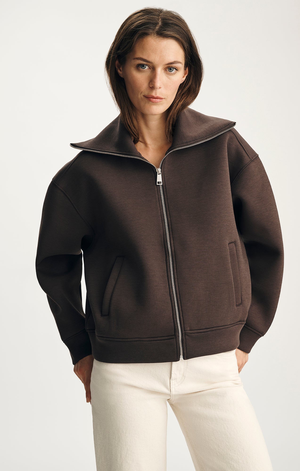 SPORTY LUXE ZIP-UP SWEATSHIRT IN COFFEE BEAN