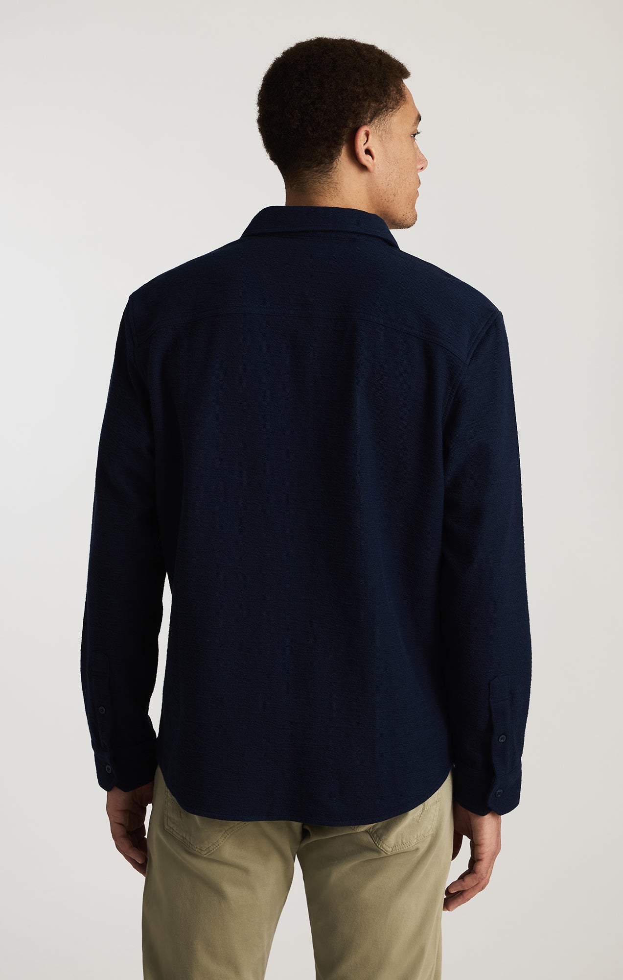 LONG SLEEVE BUTTON-UP SHIRT IN BLACK IRIS