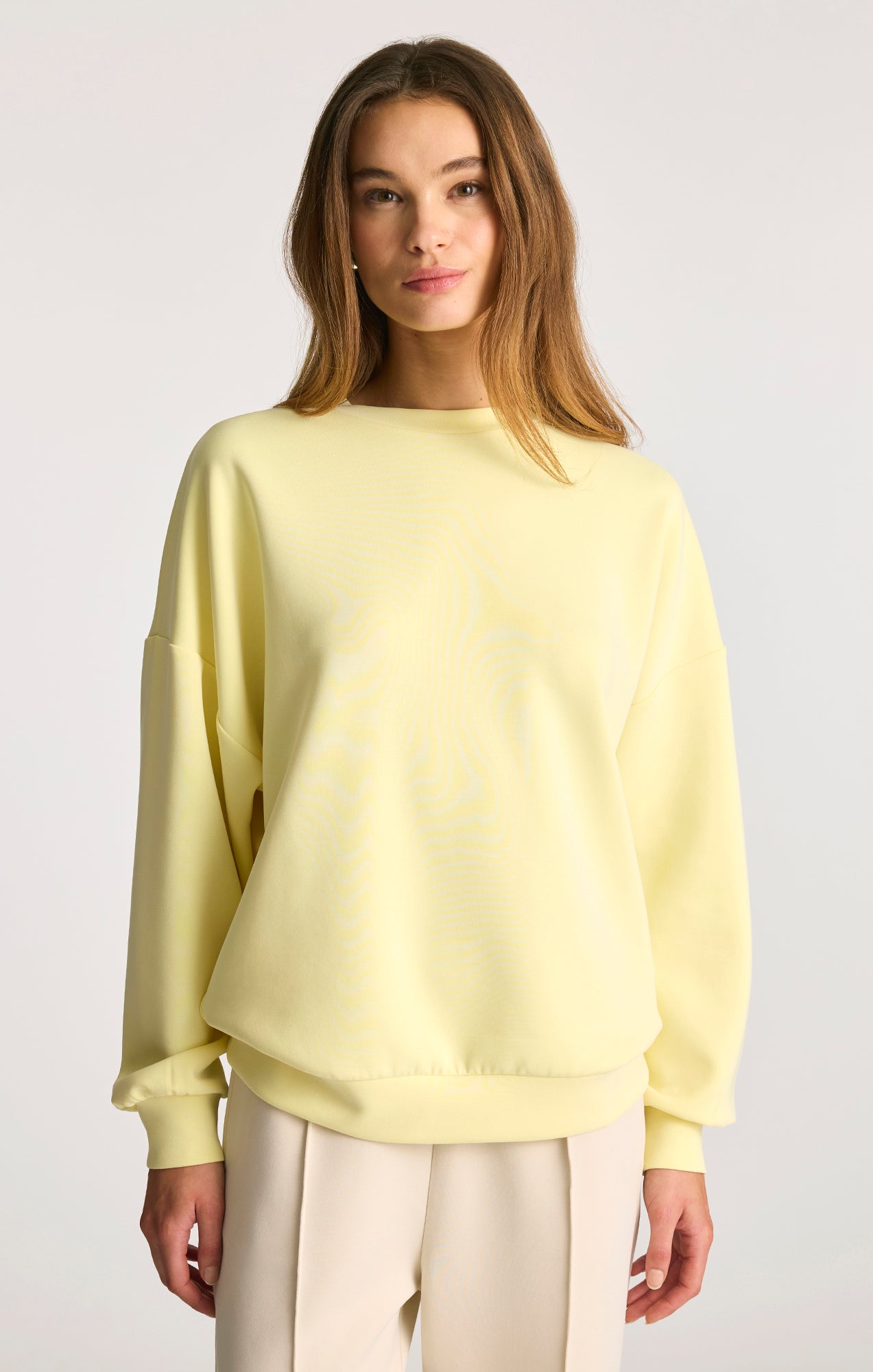 LUXE TOUCH TENCEL™ SWEATSHIRT IN LEMON MERINGUE - Mavi Jeans