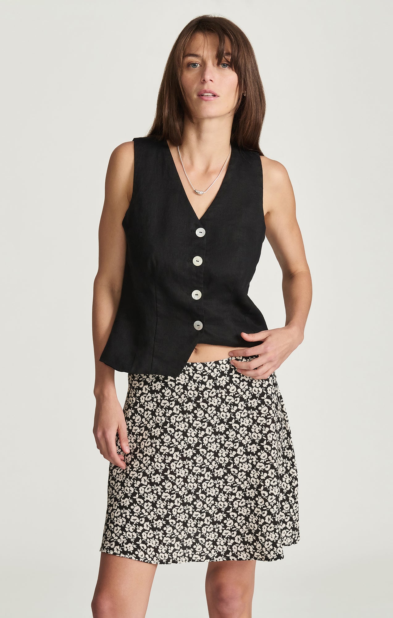 WOVEN MINI SKIRT IN NAVY FLOWER PRINT - Mavi Jeans