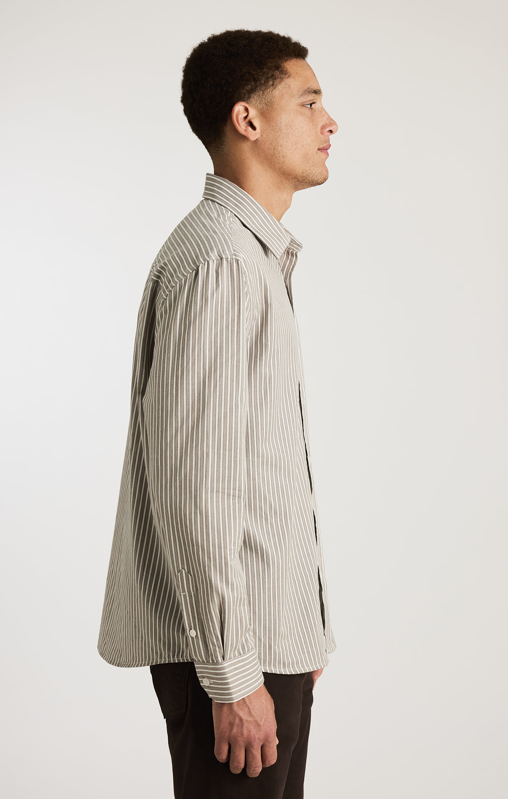 EDITION STRIPED BUTTON-UP SHIRT IN GRAY FLANNEL ZEMIN, WHITE STRIPE