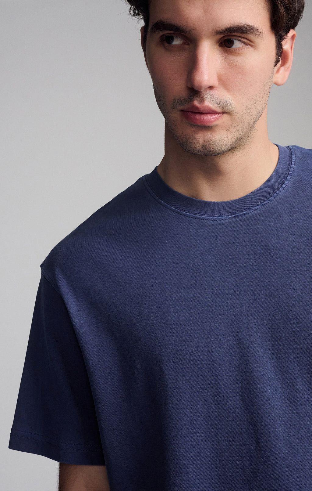 SHORT SLEEVE CREW NECK T-SHIRT IN BLACK IRIS - Mavi Jeans
