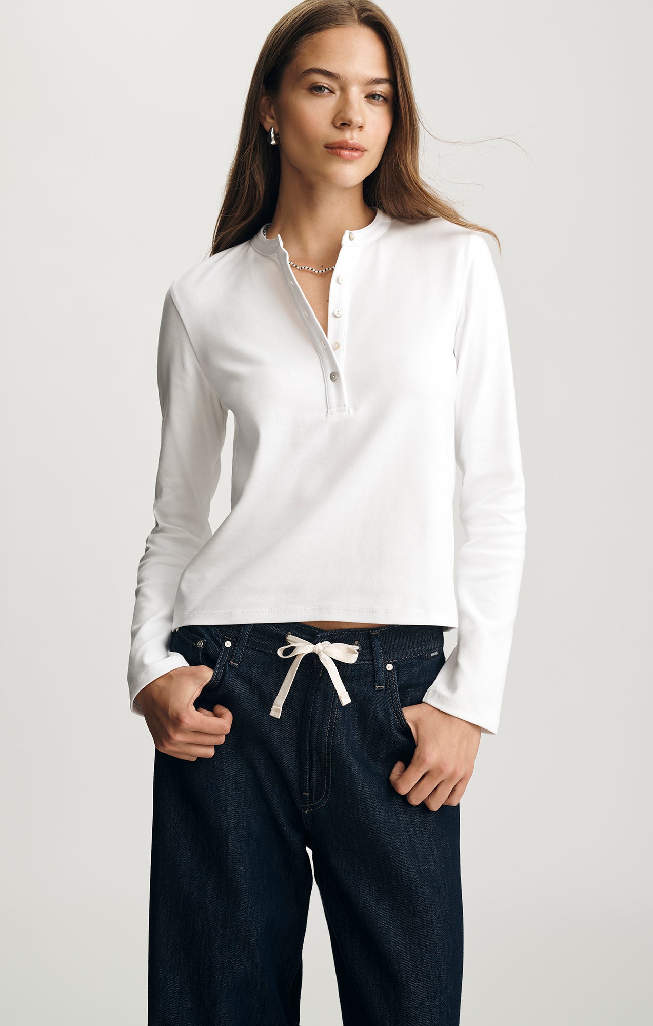 CROPPED HENLEY T-SHIRT IN WHITE