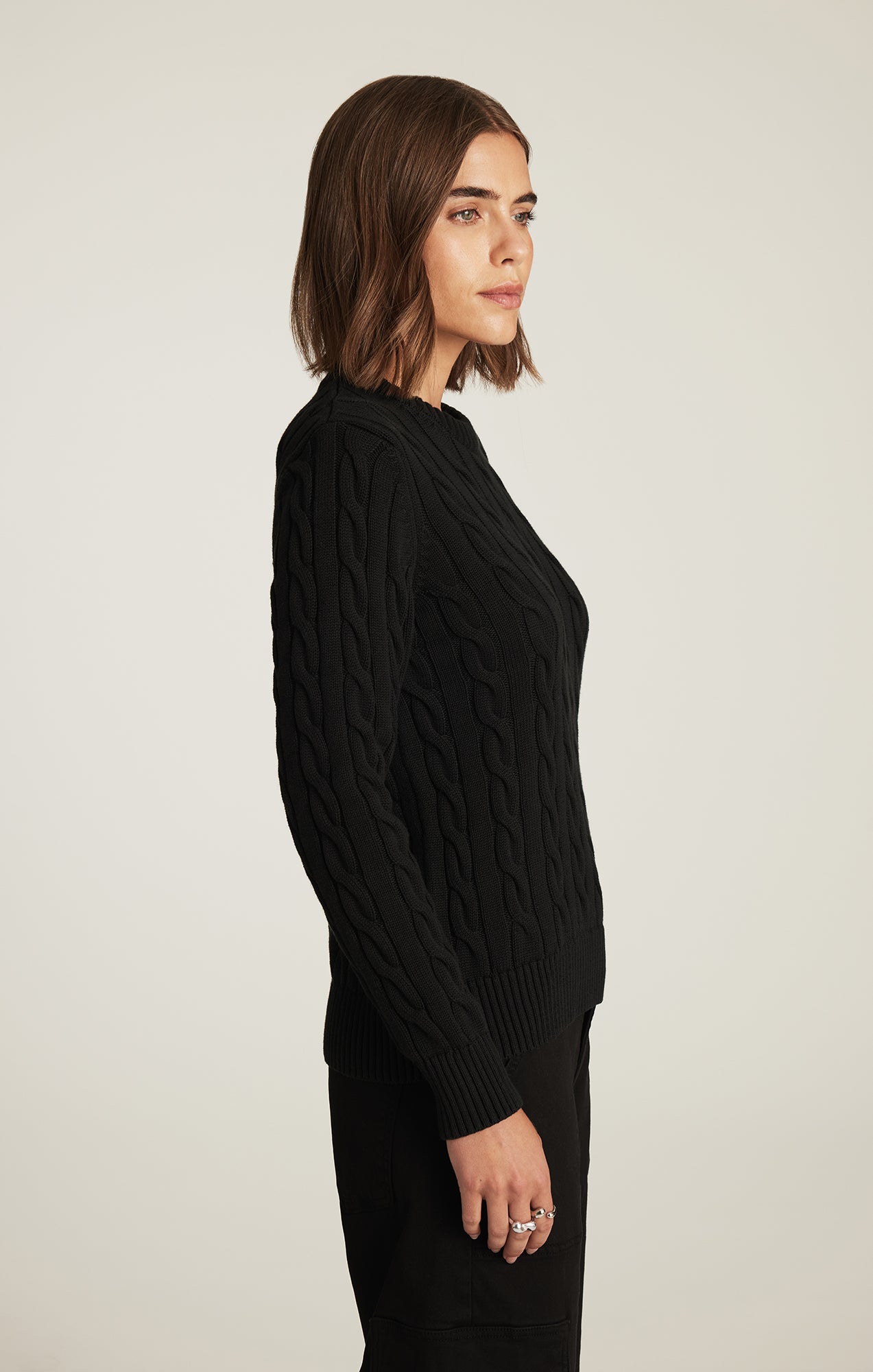 CABLE-KNIT CREW NECK SWEATER IN BLACK