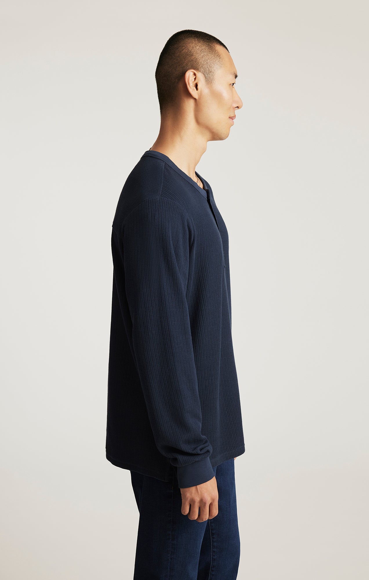 LONG SLEEVE HENLEY T-SHIRT IN TOTAL ECLIPSE - Mavi Jeans