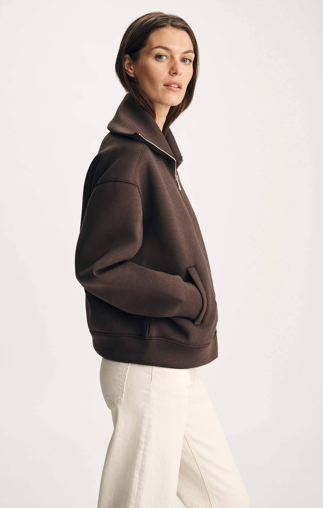 SPORTY LUXE ZIP-UP SWEATSHIRT IN COFFEE BEAN