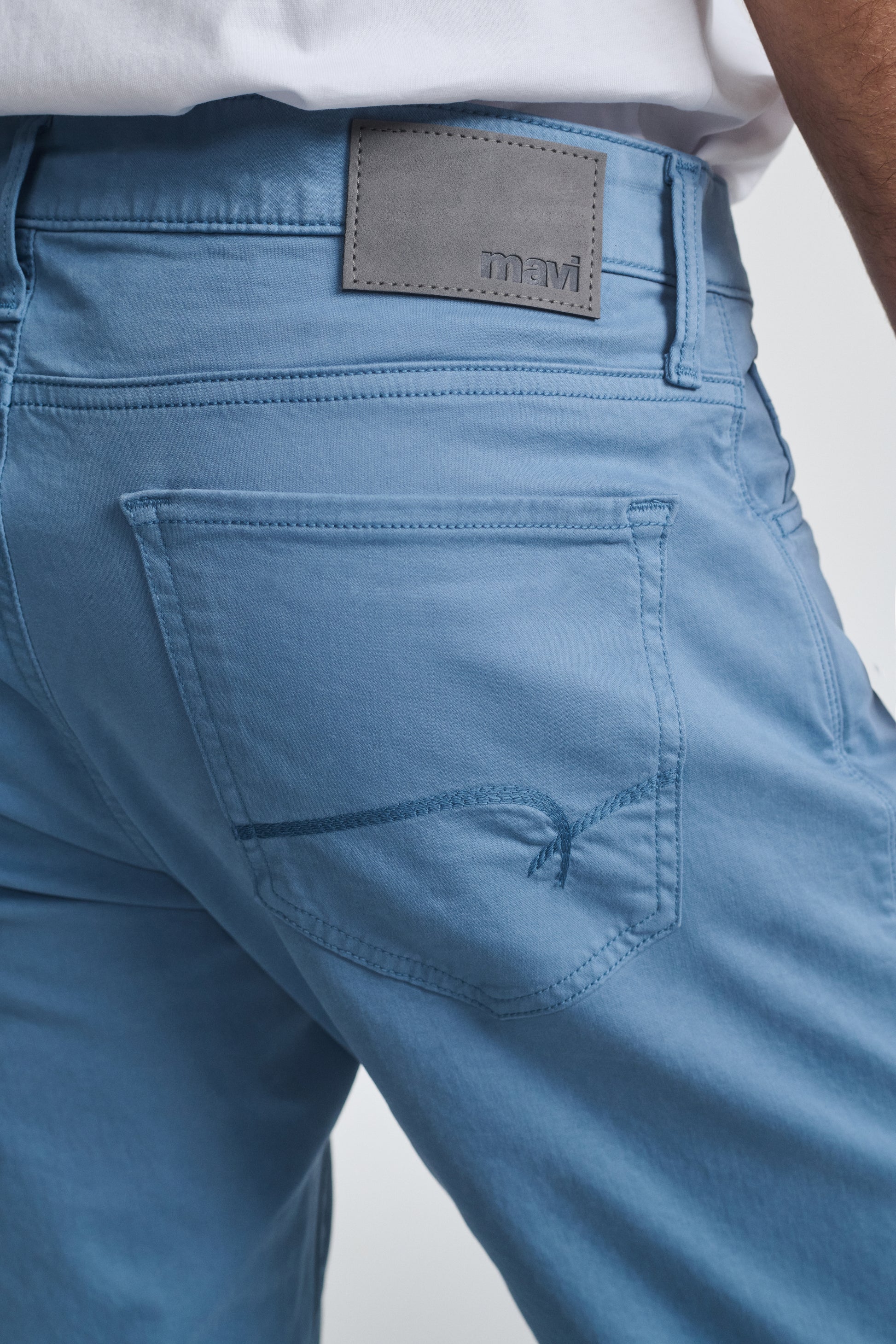 ZACH STRAIGHT LEG IN RIVIERA TWILL - Mavi Jeans